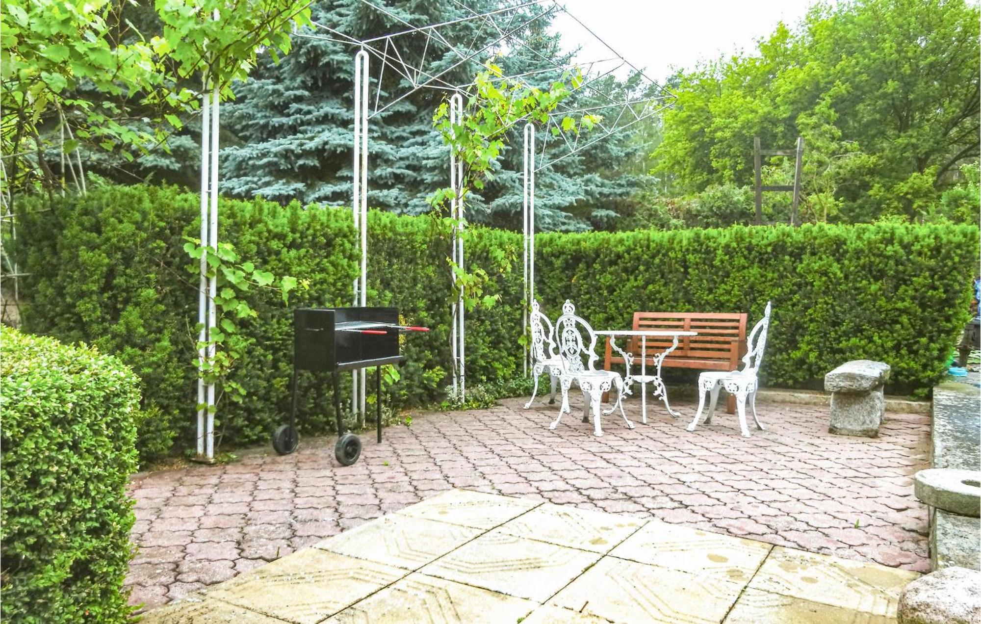 Awesome Home In Pleszew With Wifi Zawidowice Экстерьер фото